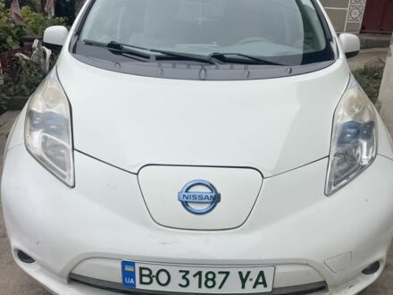 Белый Ниссан Лиф, объемом двигателя 0 л и пробегом 300 тыс. км за 5250 $, фото 1 на Automoto.ua