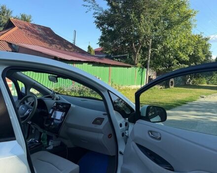 Белый Ниссан Лиф, объемом двигателя 0 л и пробегом 142 тыс. км за 5500 $, фото 1 на Automoto.ua