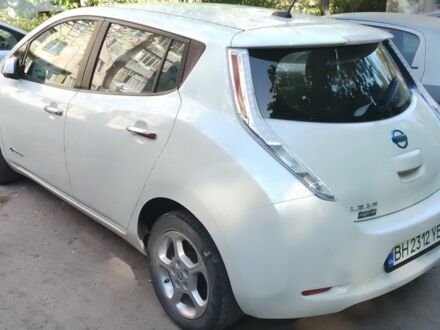 Белый Ниссан Лиф, объемом двигателя 0 л и пробегом 136 тыс. км за 5900 $, фото 1 на Automoto.ua