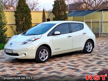 Білий Ніссан Ліф, об'ємом двигуна 0 л та пробігом 170 тис. км за 5500 $, фото 1 на Automoto.ua