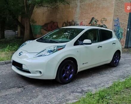 Белый Ниссан Лиф, объемом двигателя 0 л и пробегом 145 тыс. км за 4700 $, фото 1 на Automoto.ua