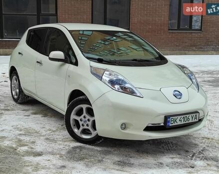 Білий Ніссан Ліф, об'ємом двигуна 0 л та пробігом 125 тис. км за 3750 $, фото 1 на Automoto.ua