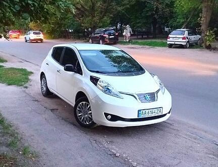 Білий Ніссан Ліф, об'ємом двигуна 0 л та пробігом 213 тис. км за 5500 $, фото 1 на Automoto.ua