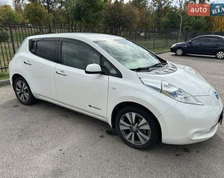 Білий Ніссан Ліф, об'ємом двигуна 0 л та пробігом 115 тис. км за 4300 $, фото 1 на Automoto.ua