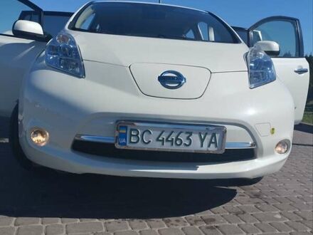 Білий Ніссан Ліф, об'ємом двигуна 0 л та пробігом 88 тис. км за 7500 $, фото 1 на Automoto.ua