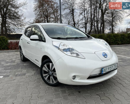 Белый Ниссан Лиф, объемом двигателя 0 л и пробегом 115 тыс. км за 4800 $, фото 1 на Automoto.ua