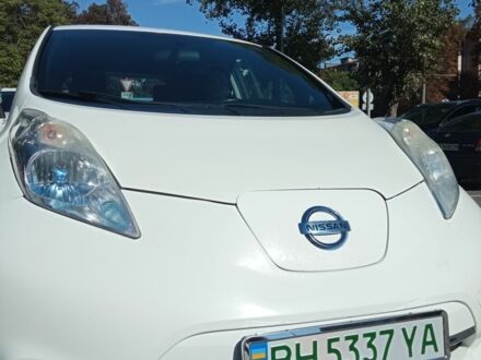 Ніссан Ліф 2013 у Одесі на Automoto.ua Білий Ніссан Ліф, об'ємом двигуна 0 л та пробігом 131 тис. км за 7000 $, фото 1 на Automoto.ua