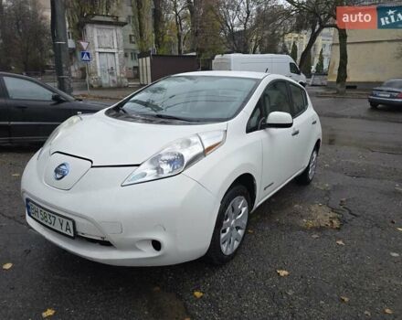 Белый Ниссан Лиф, объемом двигателя 0 л и пробегом 288 тыс. км за 3999 $, фото 1 на Automoto.ua