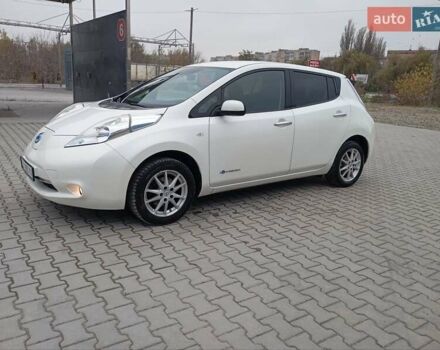 Белый Ниссан Лиф, объемом двигателя 0 л и пробегом 123 тыс. км за 5800 $, фото 1 на Automoto.ua