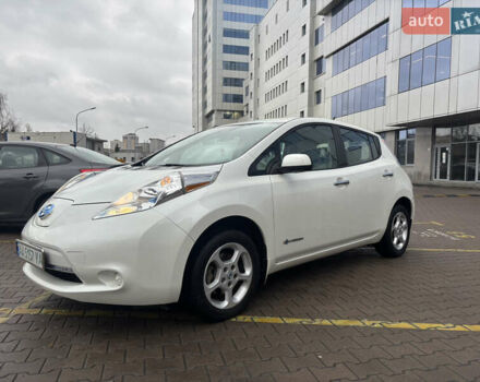 Белый Ниссан Лиф, объемом двигателя 0 л и пробегом 120 тыс. км за 7500 $, фото 1 на Automoto.ua