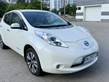 Белый Ниссан Лиф, объемом двигателя 0 л и пробегом 121 тыс. км за 6800 $, фото 1 на Automoto.ua