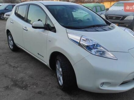Ніссан Ліф 2013 у Каменце-Подольском на Automoto.ua Білий Ніссан Ліф, об'ємом двигуна 0 л та пробігом 97 тис. км за 7000 $, фото 1 на Automoto.ua