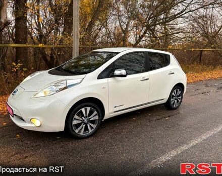 Белый Ниссан Лиф, объемом двигателя 75 л и пробегом 106 тыс. км за 8800 $, фото 1 на Automoto.ua