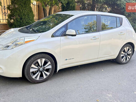 Белый Ниссан Лиф, объемом двигателя 0 л и пробегом 150 тыс. км за 6800 $, фото 1 на Automoto.ua