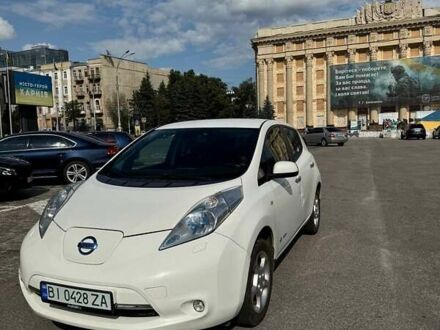 Белый Ниссан Лиф, объемом двигателя 0 л и пробегом 119 тыс. км за 5900 $, фото 1 на Automoto.ua