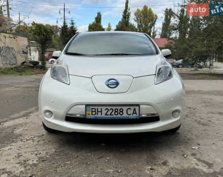 Белый Ниссан Лиф, объемом двигателя 0 л и пробегом 143 тыс. км за 5700 $, фото 1 на Automoto.ua