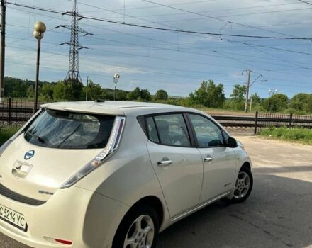 Білий Ніссан Ліф, об'ємом двигуна 0 л та пробігом 88 тис. км за 5500 $, фото 1 на Automoto.ua