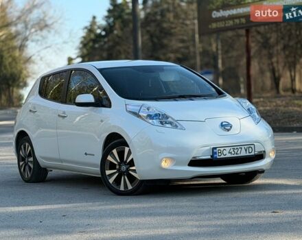Білий Ніссан Ліф, об'ємом двигуна 0 л та пробігом 102 тис. км за 6700 $, фото 1 на Automoto.ua