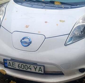 Білий Ніссан Ліф, об'ємом двигуна 3 л та пробігом 168 тис. км за 4500 $, фото 1 на Automoto.ua
