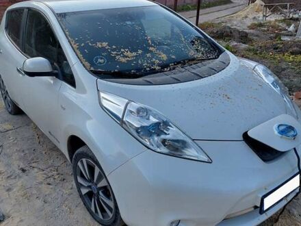 Білий Ніссан Ліф, об'ємом двигуна 0 л та пробігом 180 тис. км за 6000 $, фото 1 на Automoto.ua