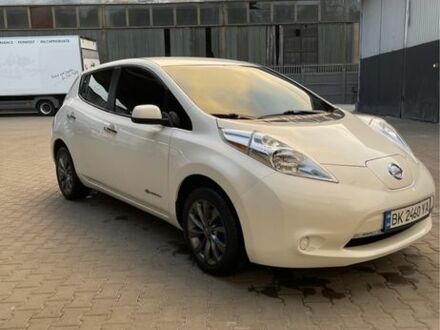 Белый Ниссан Лиф, объемом двигателя 0 л и пробегом 140 тыс. км за 6000 $, фото 1 на Automoto.ua