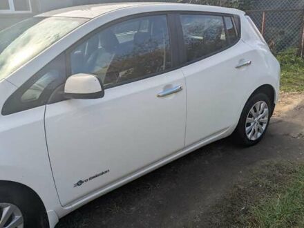 Белый Ниссан Лиф, объемом двигателя 0 л и пробегом 124 тыс. км за 5300 $, фото 1 на Automoto.ua