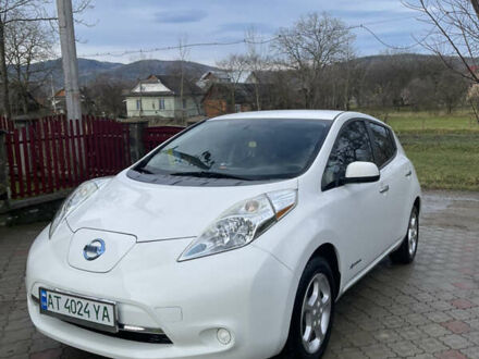 Білий Ніссан Ліф, об'ємом двигуна 0 л та пробігом 118 тис. км за 6400 $, фото 1 на Automoto.ua