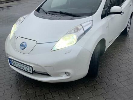 Белый Ниссан Лиф, объемом двигателя 0 л и пробегом 215 тыс. км за 5600 $, фото 1 на Automoto.ua