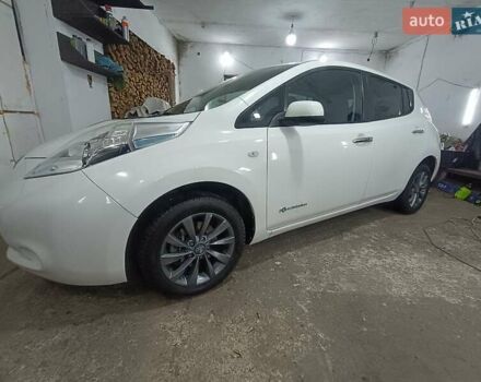 Білий Ніссан Ліф, об'ємом двигуна 0 л та пробігом 120 тис. км за 5555 $, фото 1 на Automoto.ua