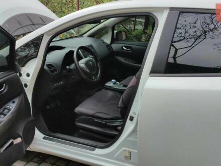 Білий Ніссан Ліф, об'ємом двигуна 0 л та пробігом 208 тис. км за 7000 $, фото 1 на Automoto.ua