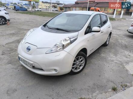 Белый Ниссан Лиф, объемом двигателя 0 л и пробегом 63 тыс. км за 8500 $, фото 1 на Automoto.ua