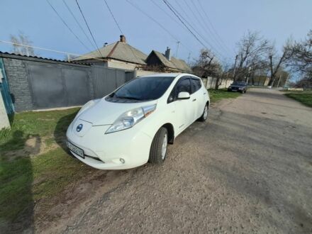 Белый Ниссан Лиф, объемом двигателя 0 л и пробегом 214 тыс. км за 4300 $, фото 1 на Automoto.ua