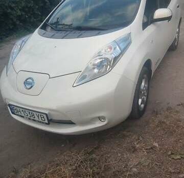 Белый Ниссан Лиф, объемом двигателя 0 л и пробегом 150 тыс. км за 7000 $, фото 1 на Automoto.ua