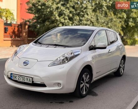 Білий Ніссан Ліф, об'ємом двигуна 0 л та пробігом 110 тис. км за 7500 $, фото 1 на Automoto.ua