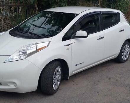 Білий Ніссан Ліф, об'ємом двигуна 0 л та пробігом 170 тис. км за 10950 $, фото 1 на Automoto.ua