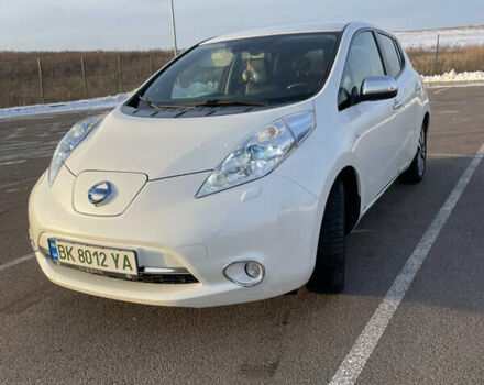 Білий Ніссан Ліф, об'ємом двигуна 0 л та пробігом 180 тис. км за 6500 $, фото 1 на Automoto.ua