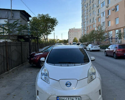 Білий Ніссан Ліф, об'ємом двигуна 0 л та пробігом 136 тис. км за 4999 $, фото 1 на Automoto.ua