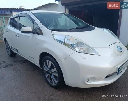 Білий Ніссан Ліф, об'ємом двигуна 0 л та пробігом 131 тис. км за 8500 $, фото 1 на Automoto.ua