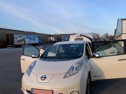 Білий Ніссан Ліф, об'ємом двигуна 0 л та пробігом 145 тис. км за 6950 $, фото 1 на Automoto.ua