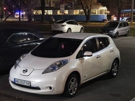 Білий Ніссан Ліф, об'ємом двигуна 0 л та пробігом 200 тис. км за 4299 $, фото 1 на Automoto.ua