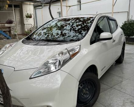 Белый Ниссан Лиф, объемом двигателя 0 л и пробегом 178 тыс. км за 6000 $, фото 1 на Automoto.ua