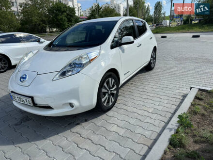 Ниссан Лиф 2015 в Николаеве на Automoto.ua Белый Ниссан Лиф, объемом двигателя 0 л и пробегом 90 тыс. км за 7900 $, фото 1 на Automoto.ua