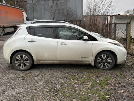 Белый Ниссан Лиф, объемом двигателя 0 л и пробегом 220 тыс. км за 5200 $, фото 1 на Automoto.ua