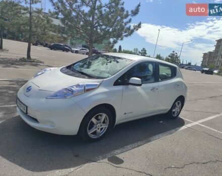 Белый Ниссан Лиф, объемом двигателя 0 л и пробегом 95 тыс. км за 7999 $, фото 1 на Automoto.ua