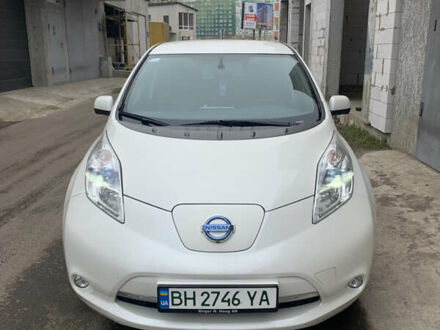 Белый Ниссан Лиф, объемом двигателя 0 л и пробегом 170 тыс. км за 7500 $, фото 1 на Automoto.ua