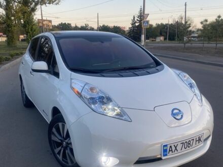 Білий Ніссан Ліф, об'ємом двигуна 0 л та пробігом 95 тис. км за 8800 $, фото 1 на Automoto.ua
