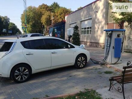 Белый Ниссан Лиф, объемом двигателя 0 л и пробегом 216 тыс. км за 9300 $, фото 1 на Automoto.ua