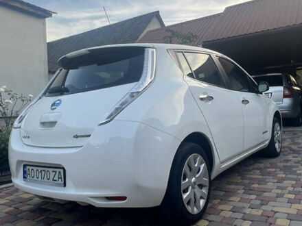 Білий Ніссан Ліф, об'ємом двигуна 0 л та пробігом 99 тис. км за 7000 $, фото 1 на Automoto.ua