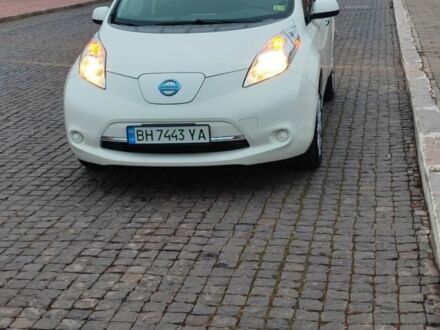 Білий Ніссан Ліф, об'ємом двигуна 0 л та пробігом 120 тис. км за 9000 $, фото 1 на Automoto.ua