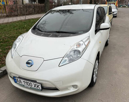 Белый Ниссан Лиф, объемом двигателя 0 л и пробегом 140 тыс. км за 5000 $, фото 1 на Automoto.ua